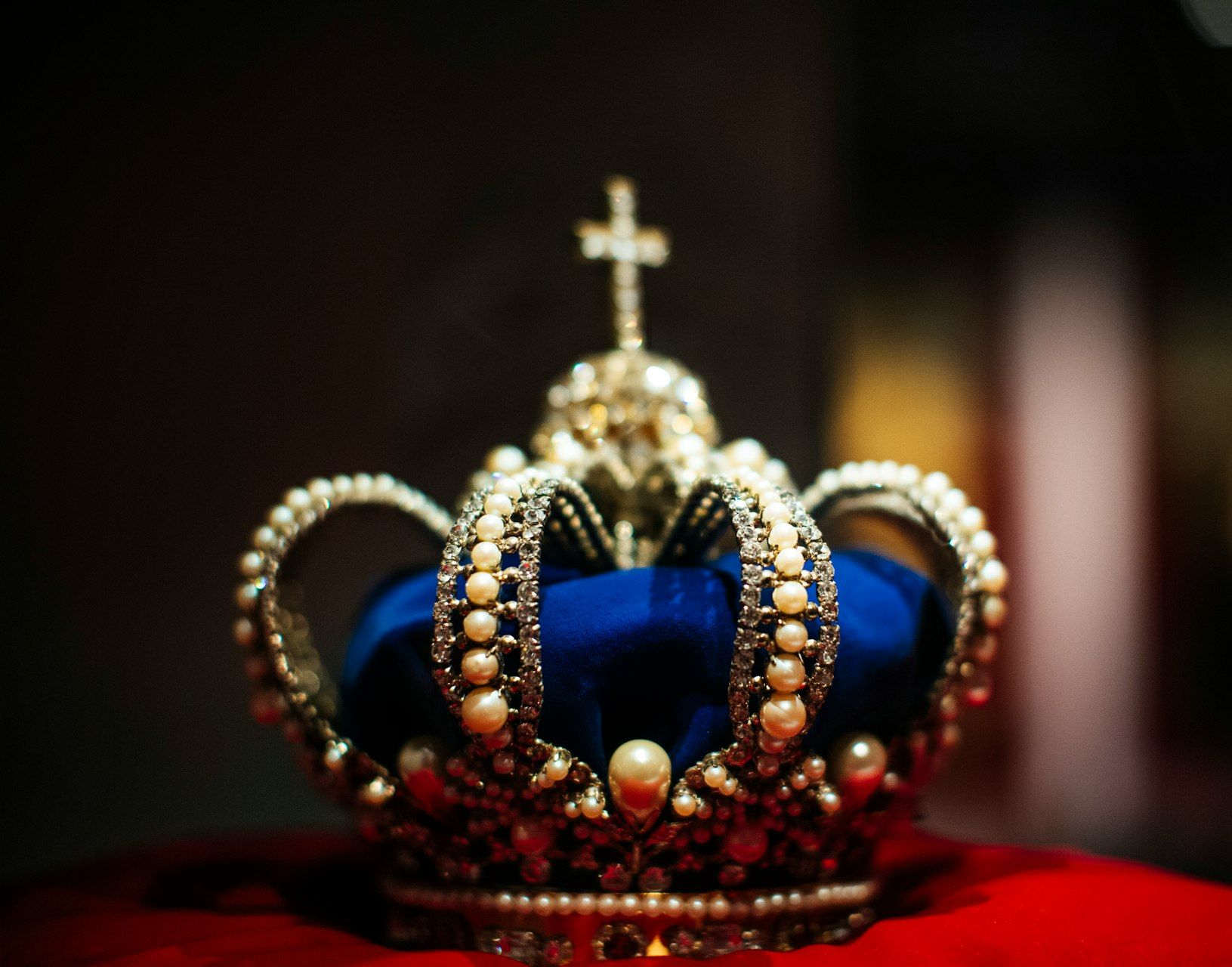 gold and blue crown